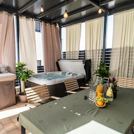 Heaven Jacuzzi & Sauna 아파트 *
