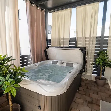 Heaven Jacuzzi & Sauna 아파트 자다르